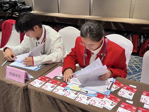 进博会长宁分新闻中心之十二时辰——礼仪服务，让进博故事传遍世界
