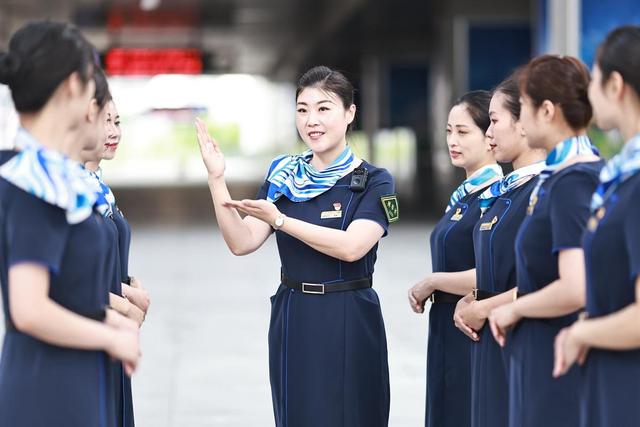 吉林长春 “动姐”礼仪培训服务暑运，让旅途从微笑开始