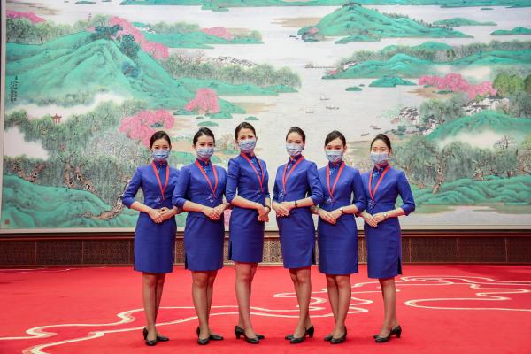 第四届进博会礼仪引导添彩，东航70名乘务员“四叶草”绽放风采